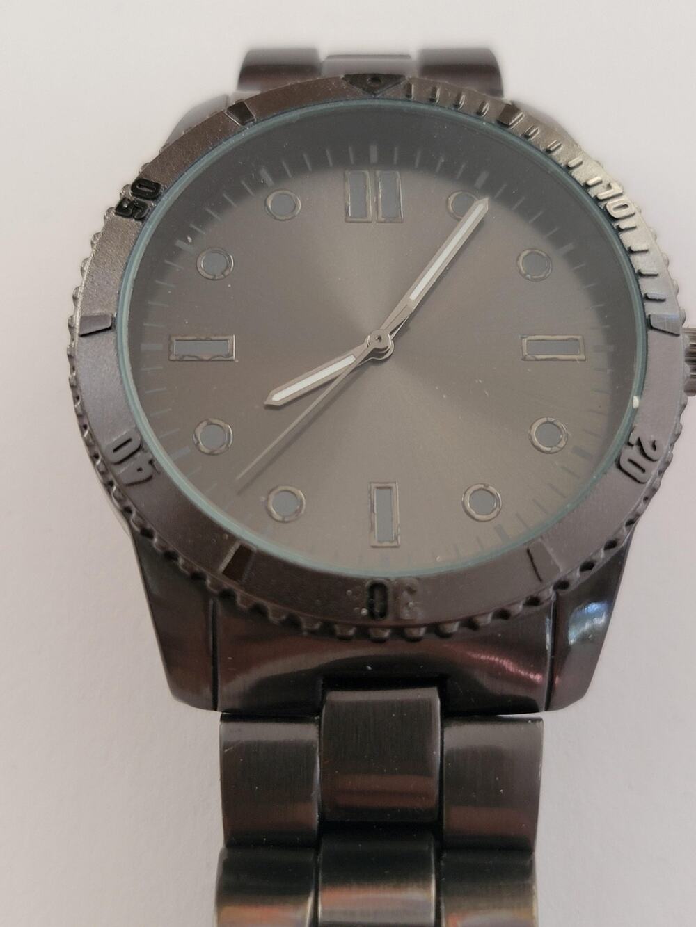 Mens Casual Watch 40mm Gray Dial Gray Case Gray Stainless Bracelet Quartz Analog